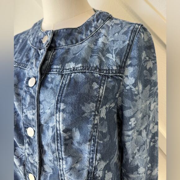 Chico’s Floral Denim Button Front Ruffle Hem Jacket 100% Lyocell Size 0 Small - Picture 2 of 12